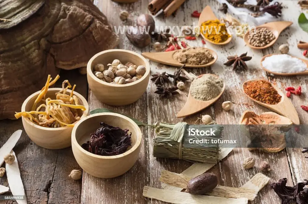 人们在桑拿房内放松