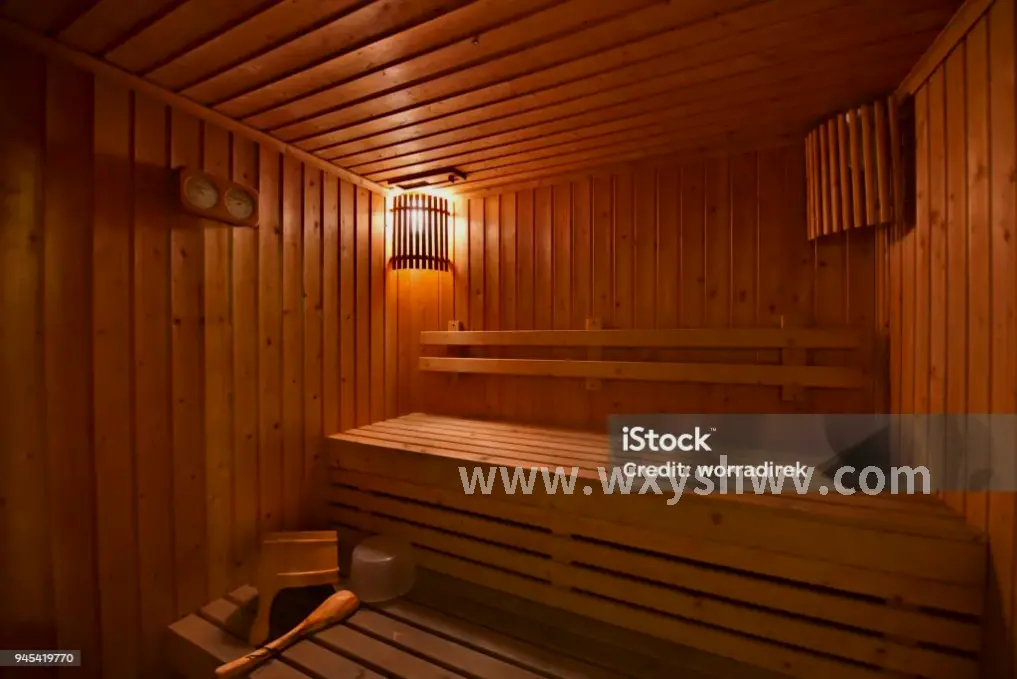 专业的按摩师为客户服务